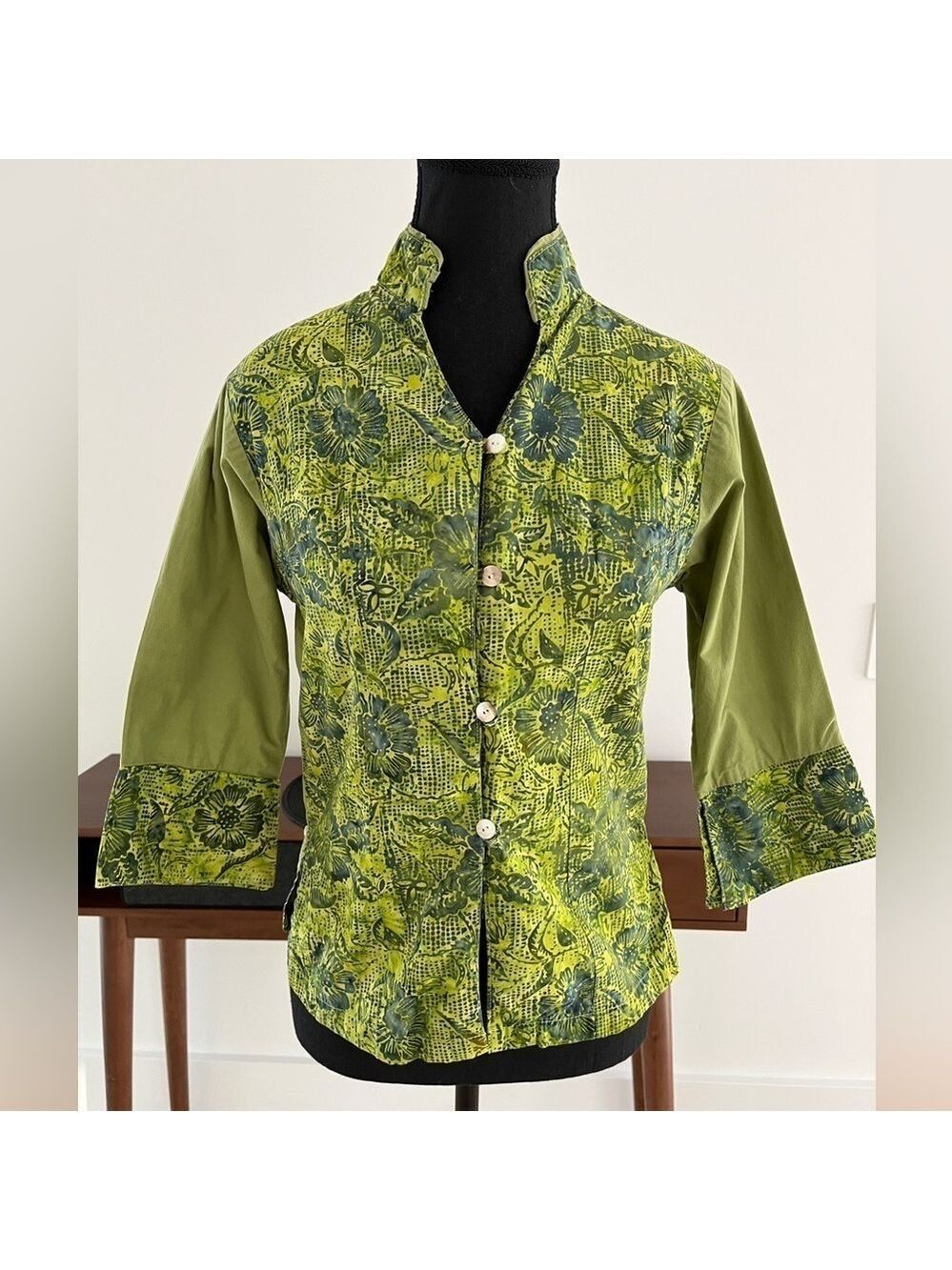 MAGGIE WALT Green Batik 100% Cotton Blouse 3/4 Cuff Sleeves Shell Buttons Boho